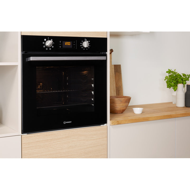 Indesit IFW 6340 BL UK Built In Single Oven