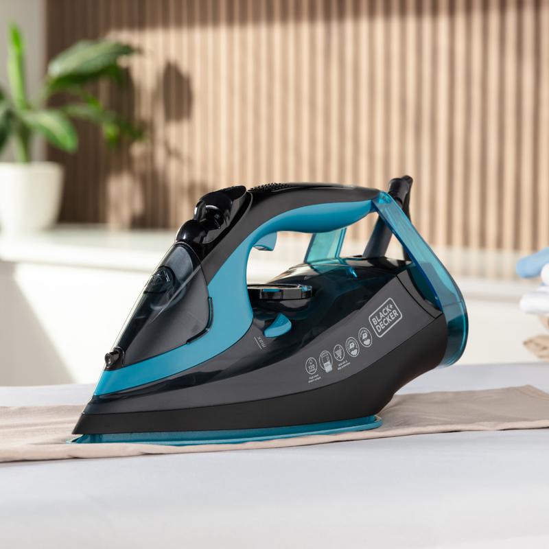 Black & Decker BXIR22001GB Iron