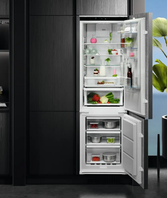 AEG TSC7M181DS Integrated Fridge Freezer