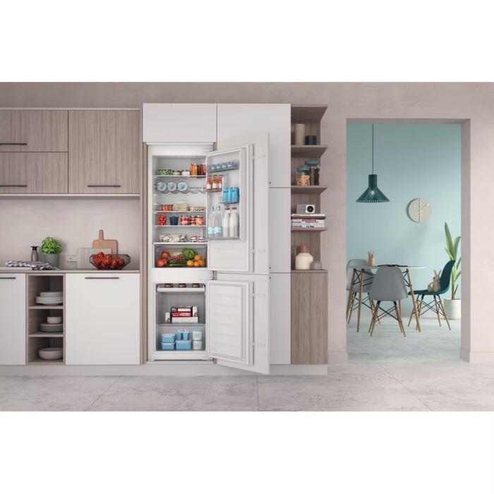 Indesit INC18D011B1 Integrated Fridge Freezer