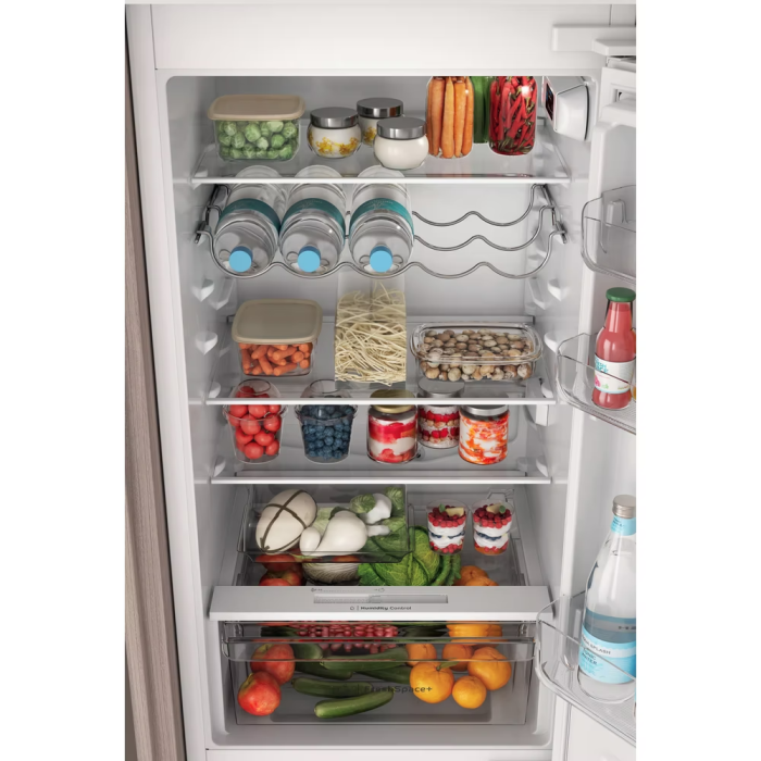 Indesit INC18D011B1 Integrated Fridge Freezer